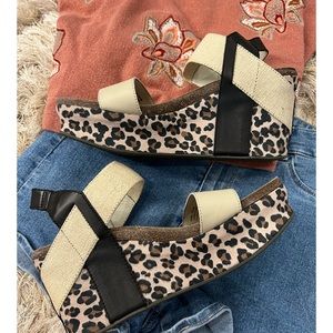 OTBT Super cute wedges 8 1/2 cheetah print